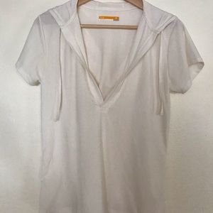 White t shirt with hood